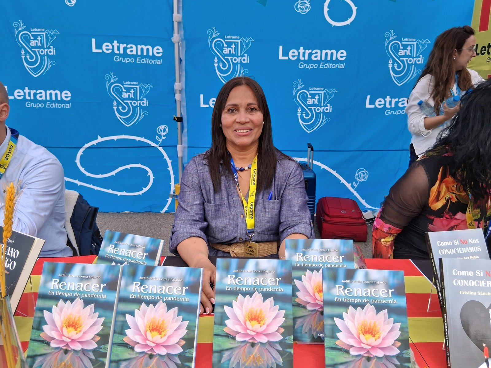 Sant Jordi 2025: Judith Correa firma su emotiva obra “Renacer en tiempo de pandemia” en la parada de la Editorial Letrame