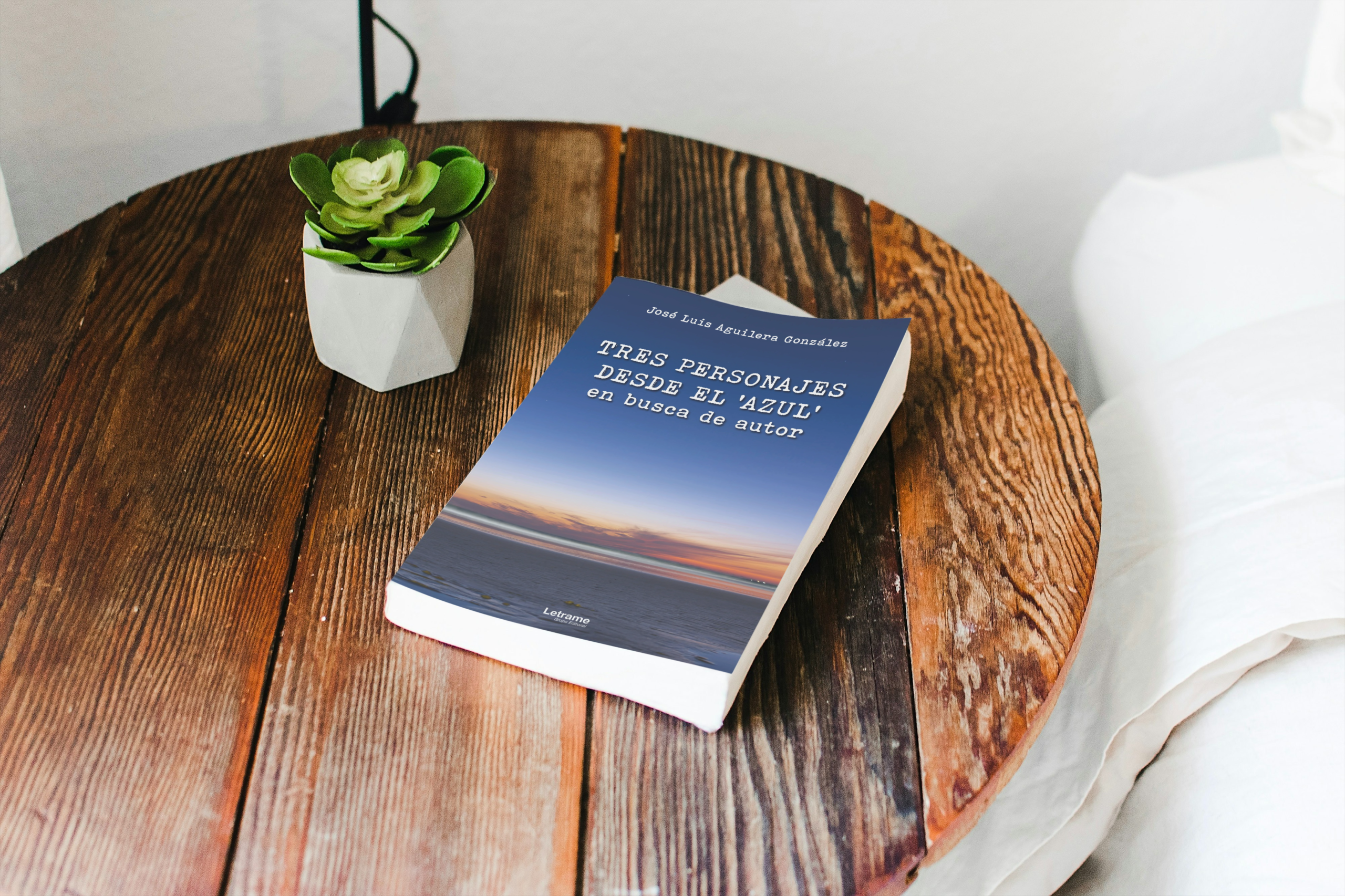 José Luis Aguilera González reflexiona sobre la vida y la eternidad en su nueva obra “Tres personajes desde el azul en busca de autor”