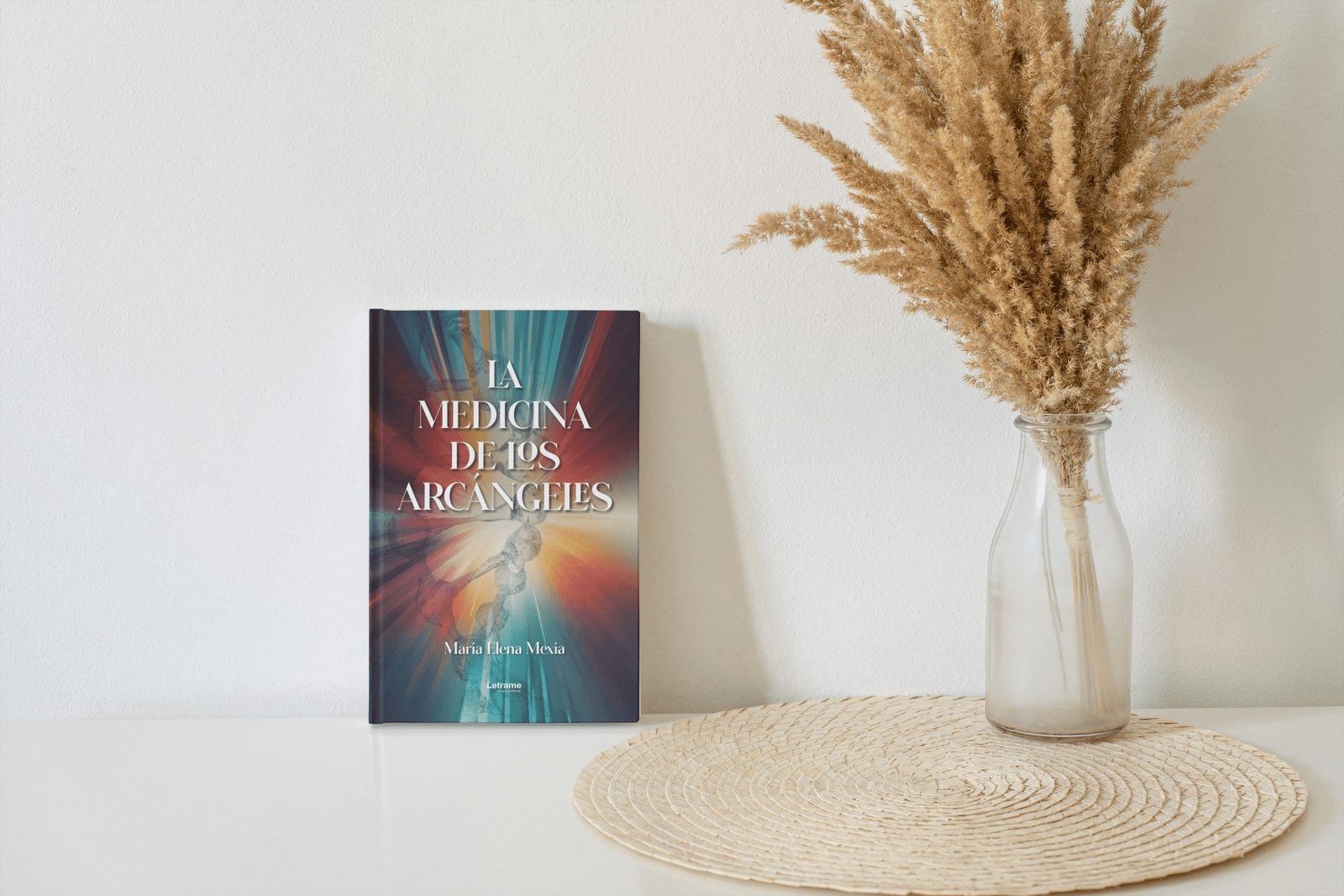 María Elena Mexía irrumpe en la literatura espiritual con La medicina de los Arcángeles